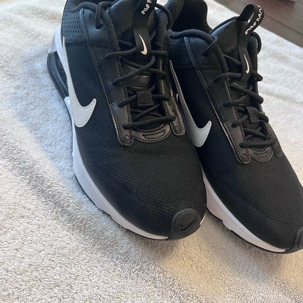 Ladies Nike air max size 11